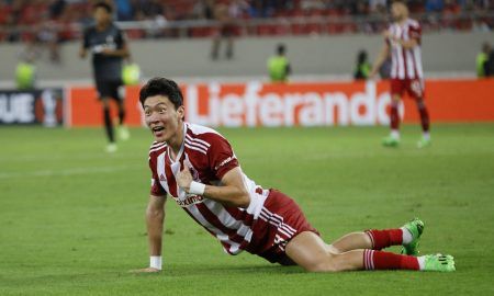Hwang-Ui-Jo-in-action-for-Olympiacos
