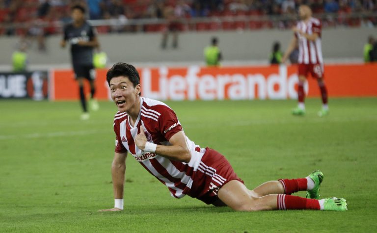 Hwang-Ui-Jo-in-action-for-Olympiacos