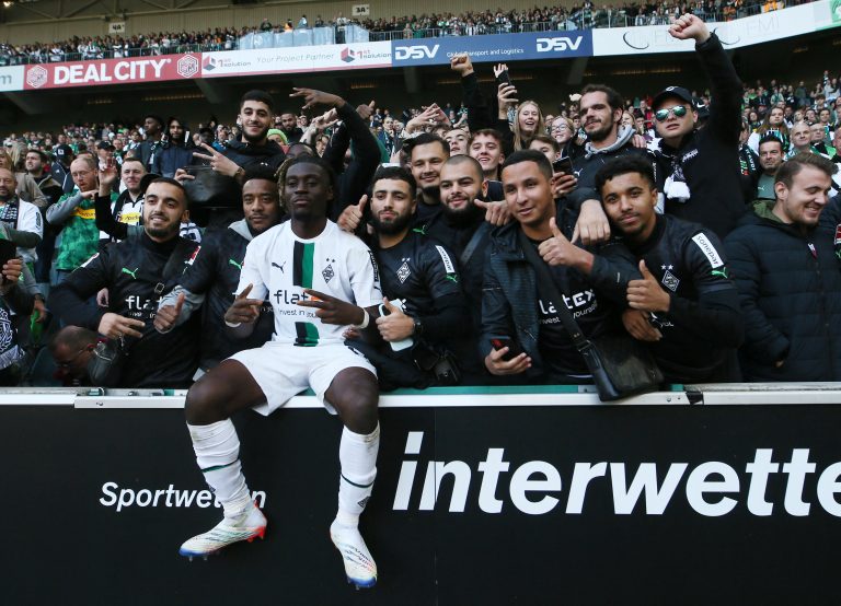 Manu-Kone-celebrating-with-fans