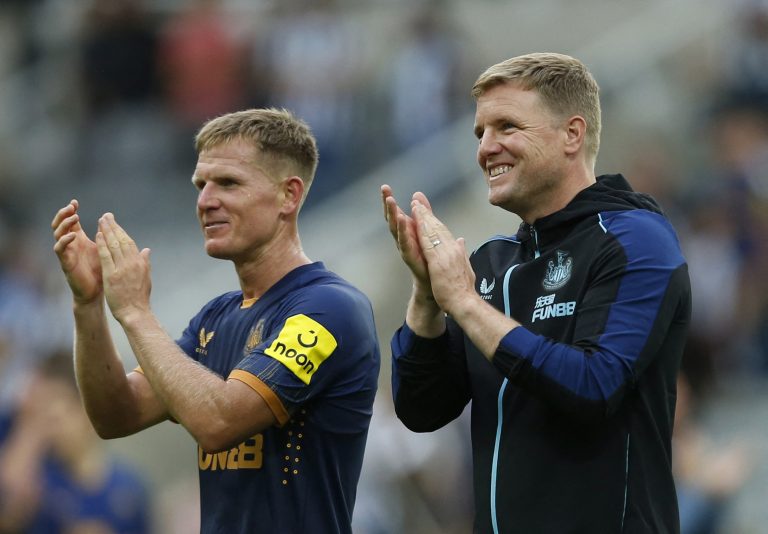 Matt-Ritchie-and-Eddie-Howe-applaud-Newcastle-fans