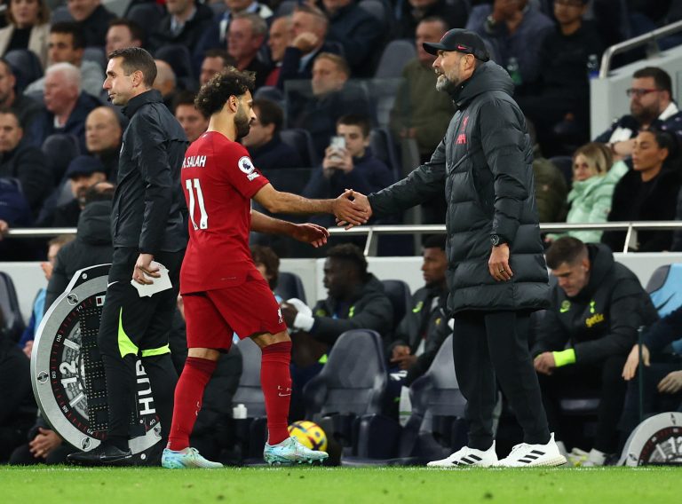 Mohamed-Salah-and-Jurgen-Klopp-shake-hands