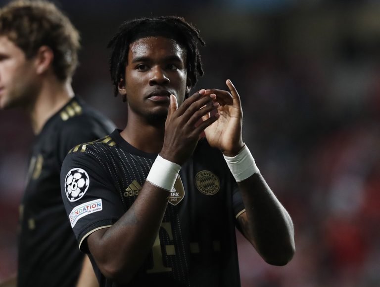 Omar-Richards-applauds-fans-of-former-side-Bayern-Munich