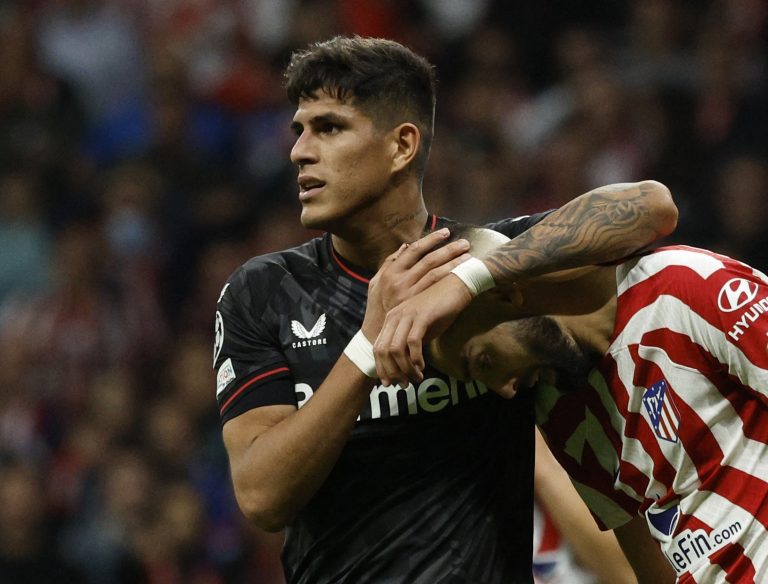 Piero-Hincapie-in-action-for-Bayer-Leverkusen