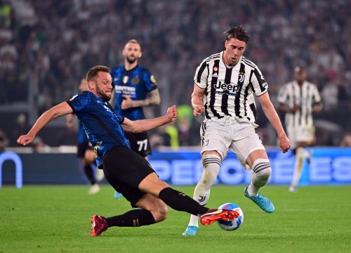 Stefan-De-Vrij-in-action-for-Inter-Milan