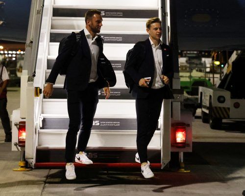 Spurs transfer target Stefan de Vrij arrives in Qatar for the 2022 World Cup