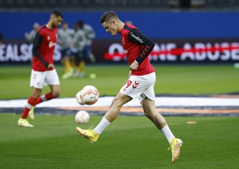 Vitinha-during-a-warm-up-for-SC-Braga