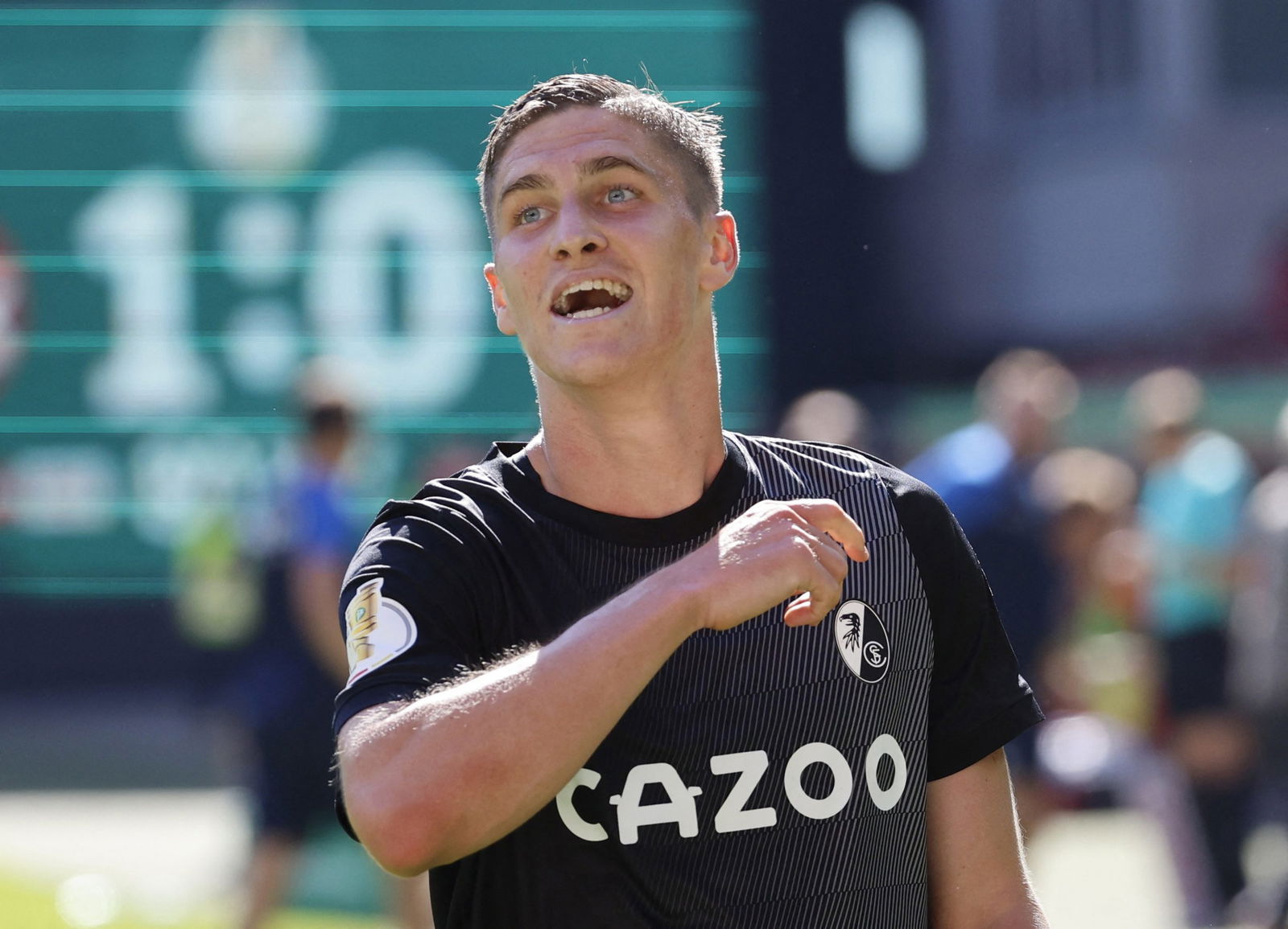 Wolves eye Freiburg winger Roland Sallai