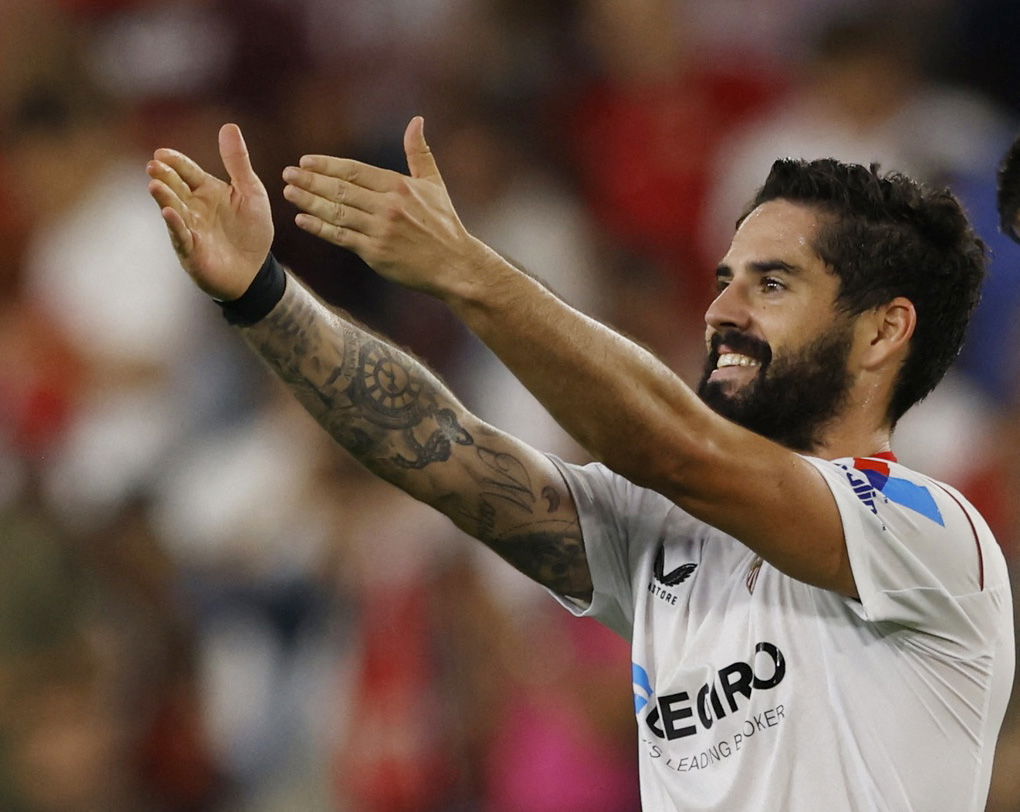 Sevilla's Isco celebrates scoring their second goal