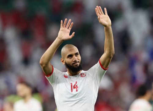 Aissa-Laidouni-acknowledges-the-Tunisia-fans