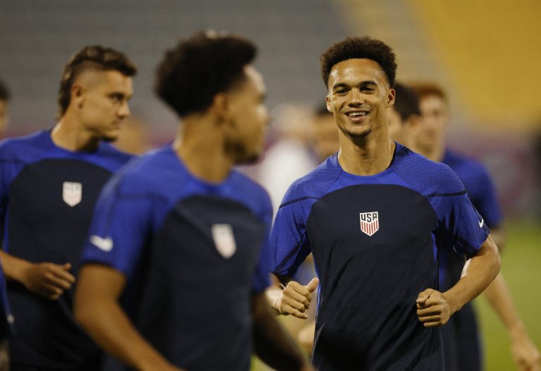 Antonee-Robinson-during-training-with-the-USA