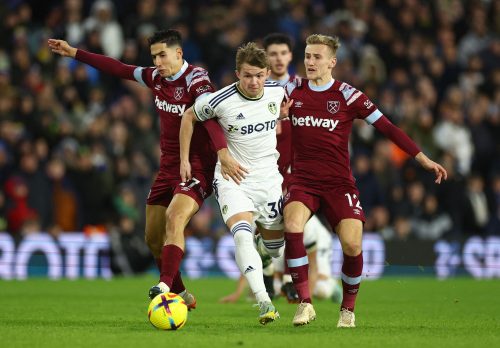 Joe Gelhardt in action for Leeds United