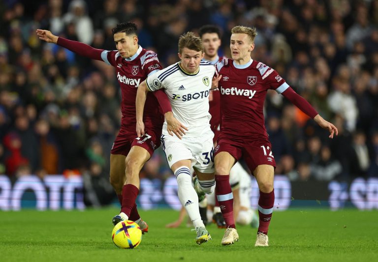 Joe Gelhardt in action for Leeds United