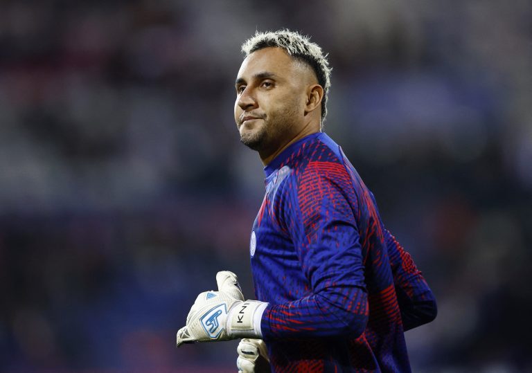 Keylor-Navas-during-a-warm-up-for-Paris-Saint-Germain