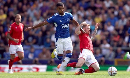 Mason-Holgate-in-action-for-Everton