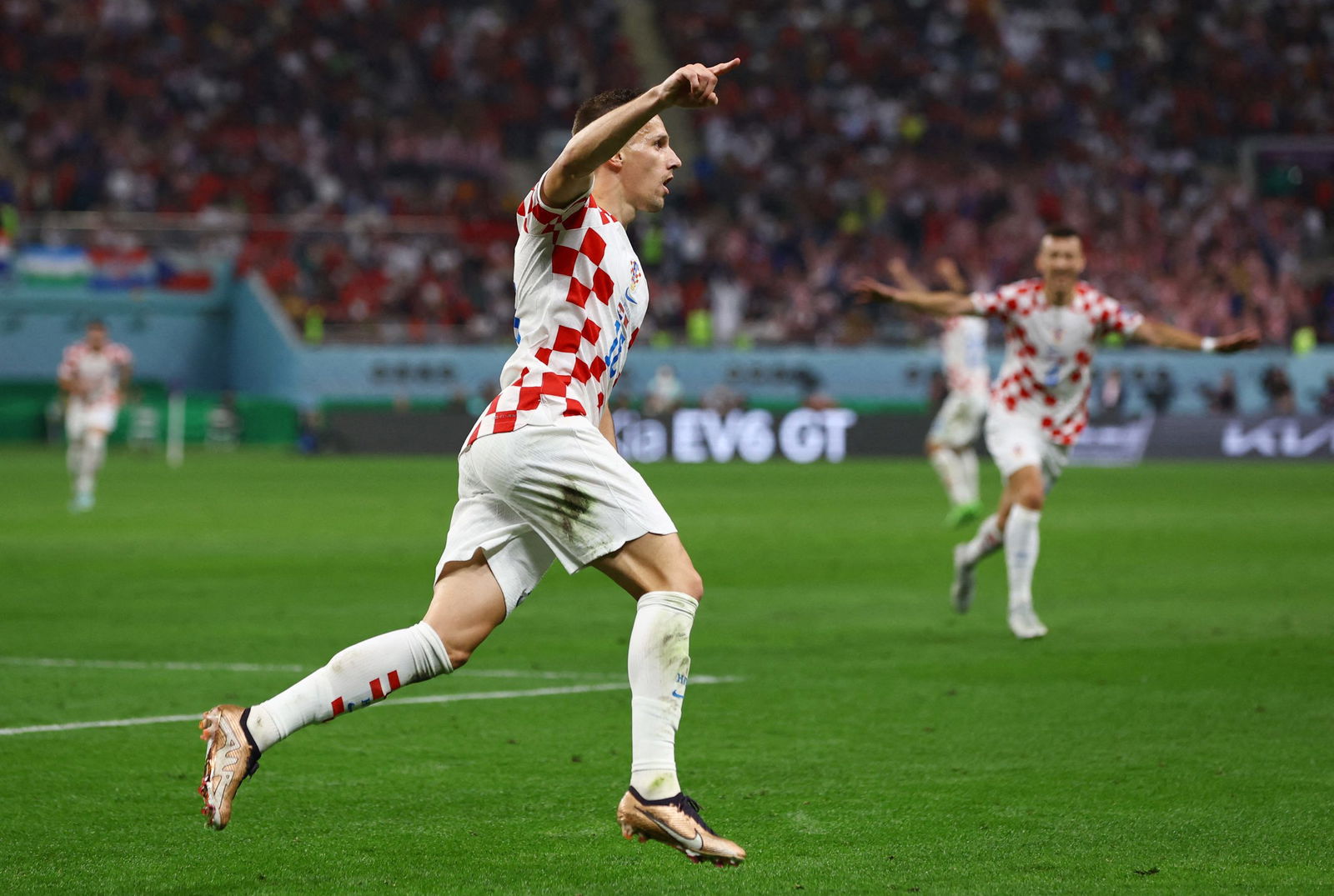 Mislav-Orsic-celebrates-scoring-for-Croatia