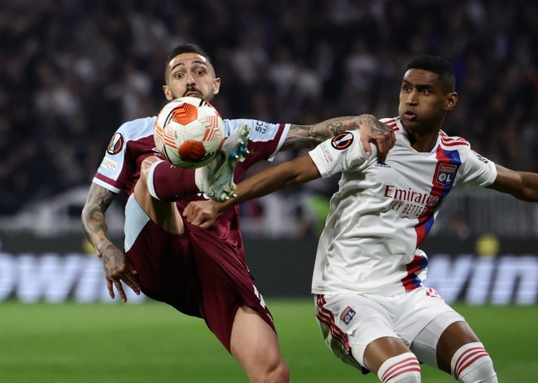 Tete-in-action-for-Lyon