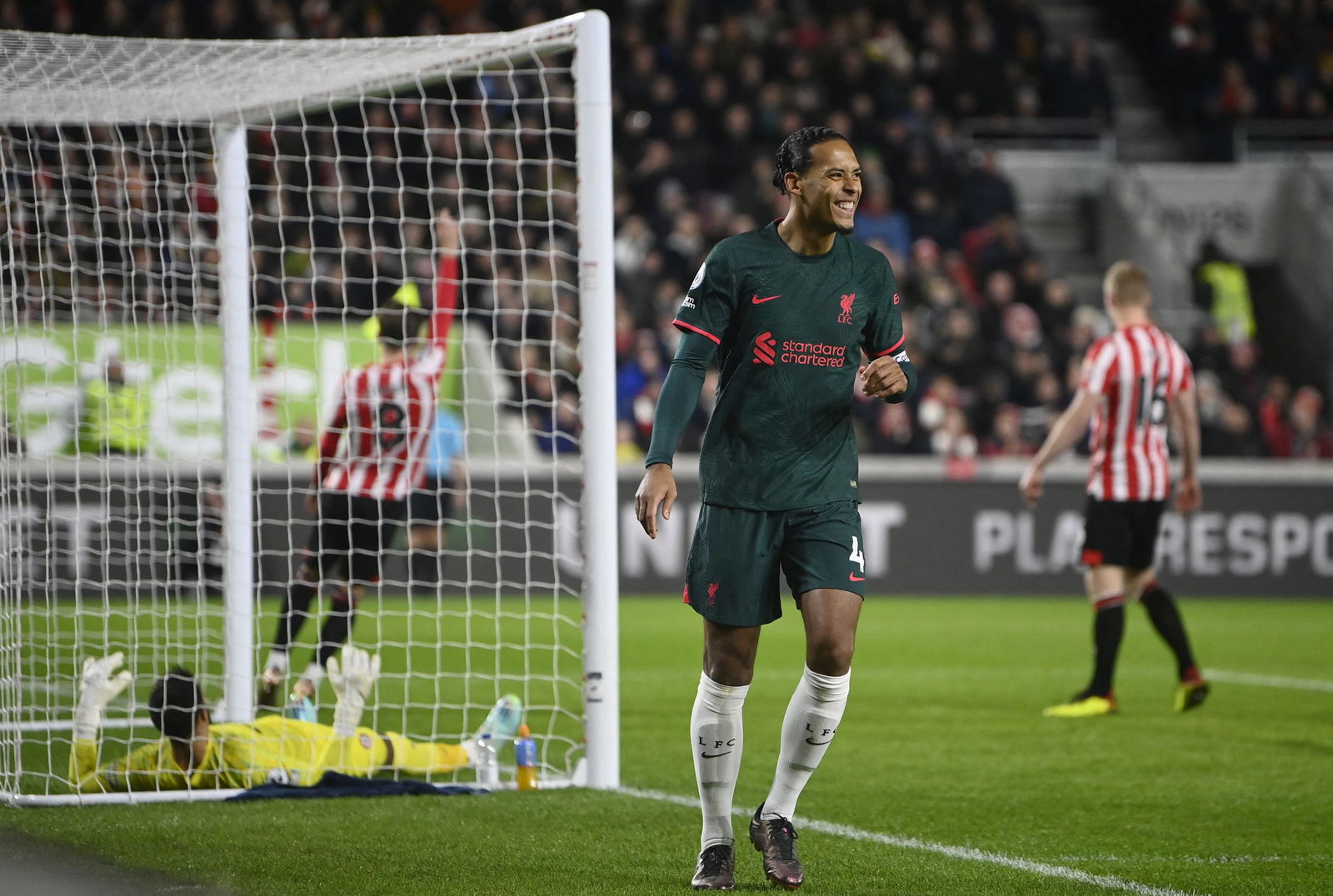 Virgil-Van-Dijk-in-action-for-Liverpool