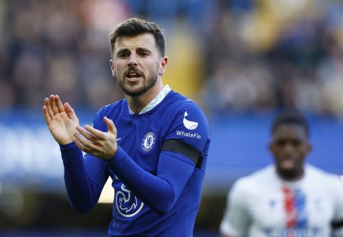 Chelsea's Mason Mount wears a black arm band in memory of former player Gianluca Vialli