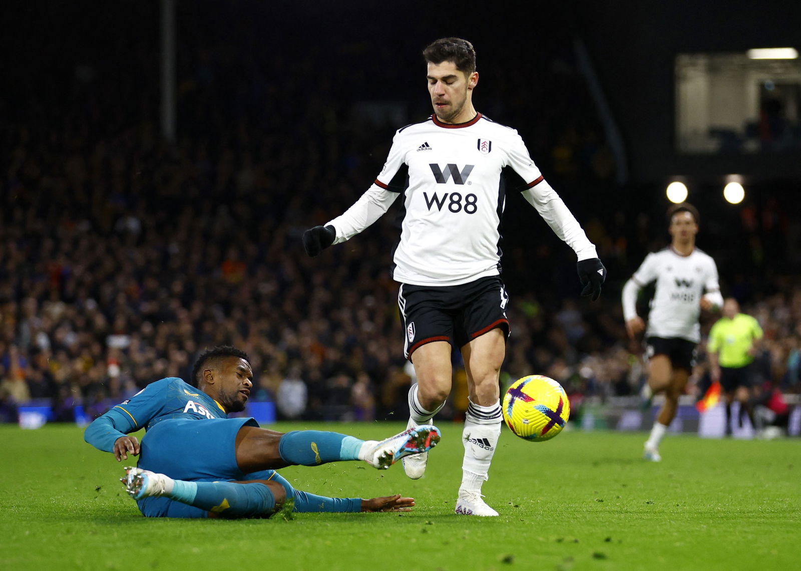 Fulhams-Manor-Solomon-in-action-with-Wolverhampton-Wanderers-Nelson-Semedo