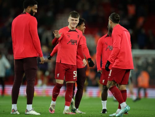 Ben-Doak-during-a-warm-up-for-Liverpool