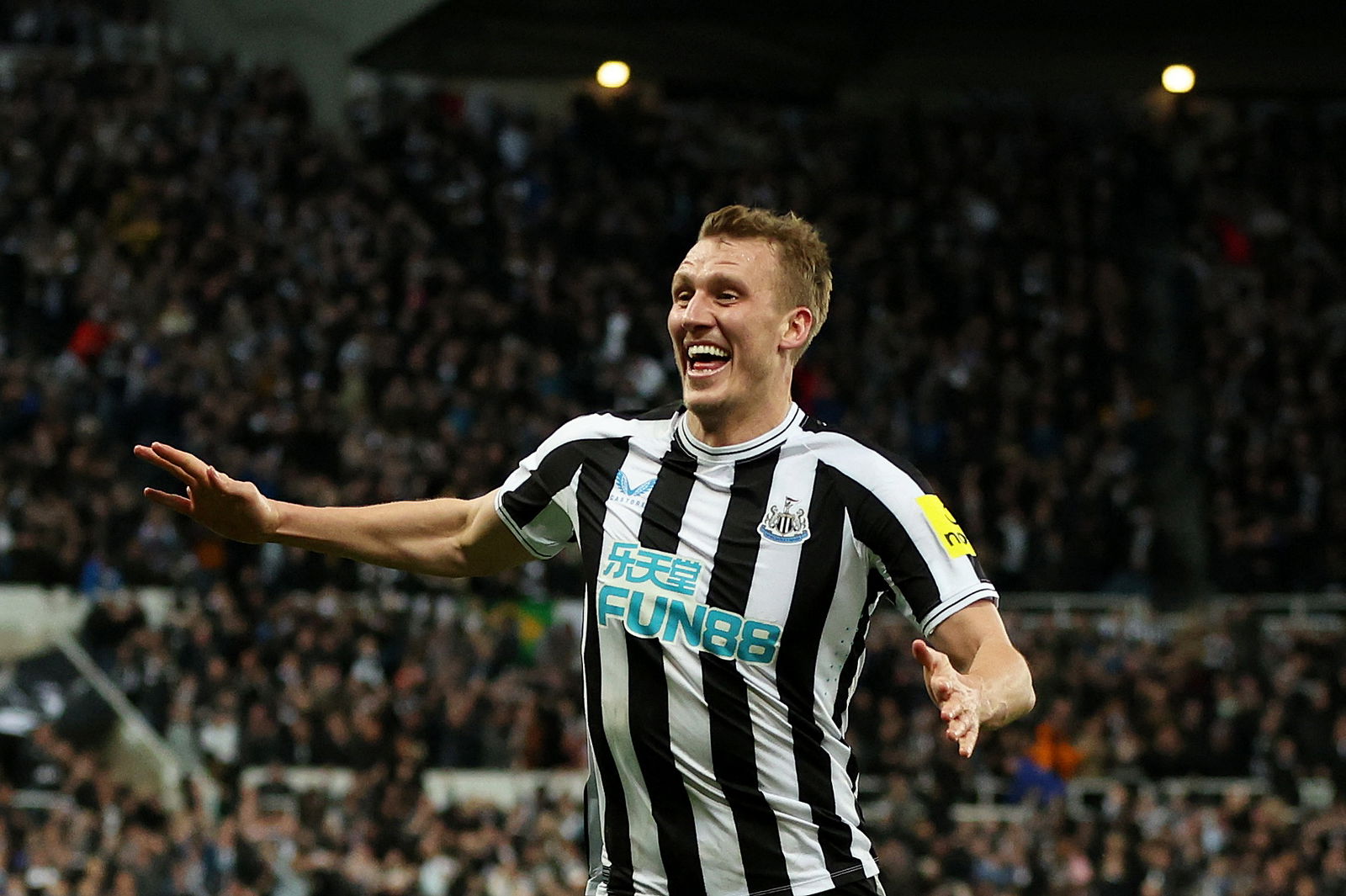 Dan-Burn-celebrates-scoring-for-Newcastle