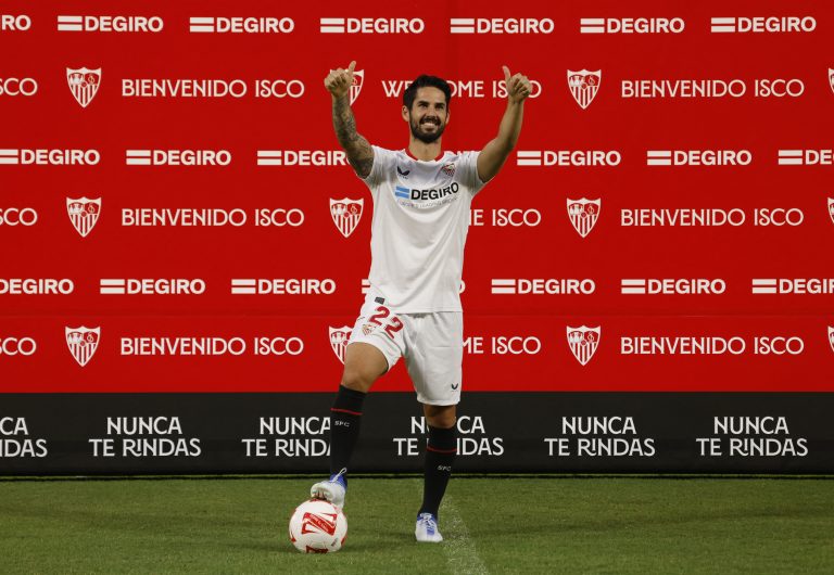 Isco-being-unveiled-at-Sevilla