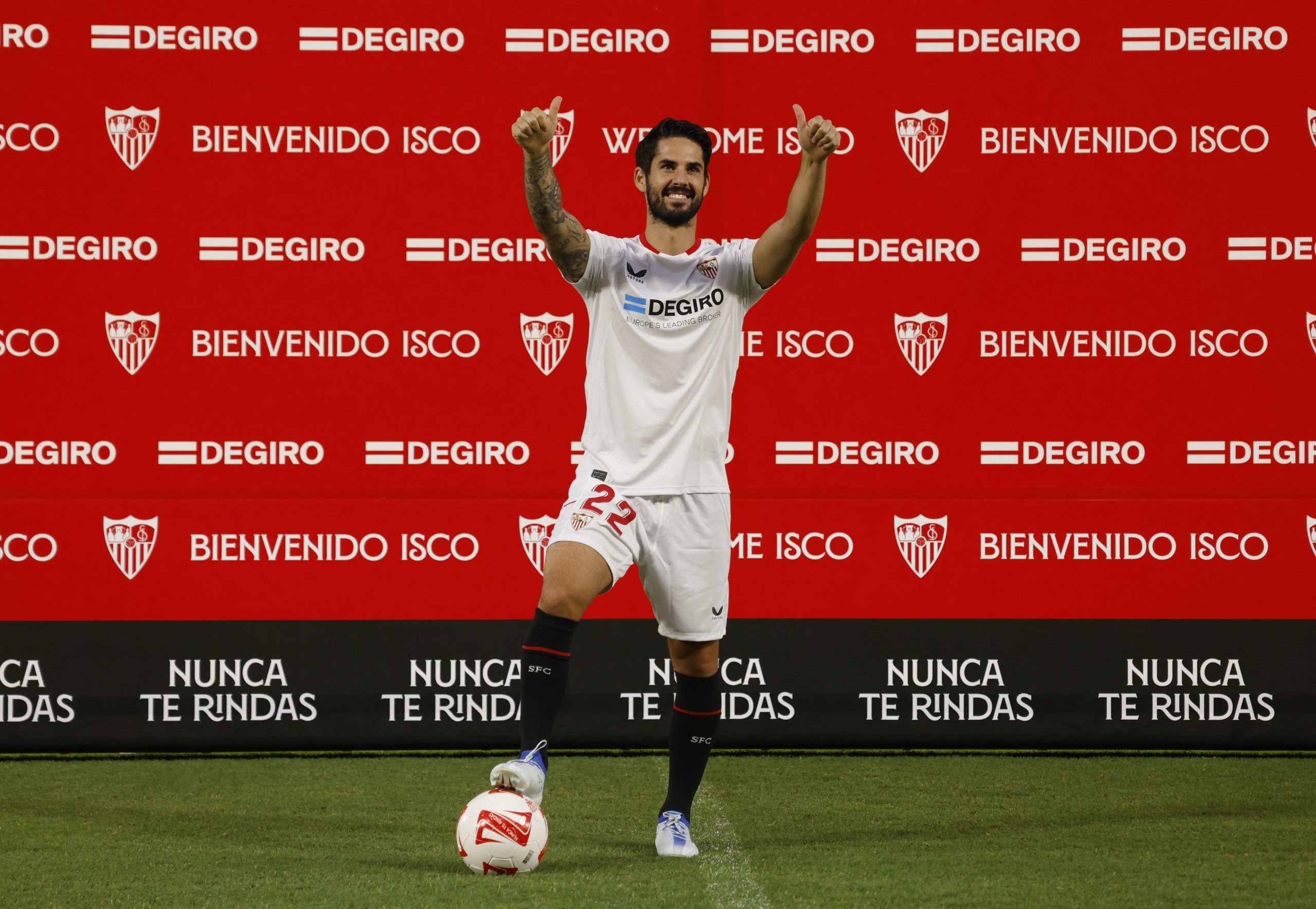 Isco-being-unveiled-at-Sevilla