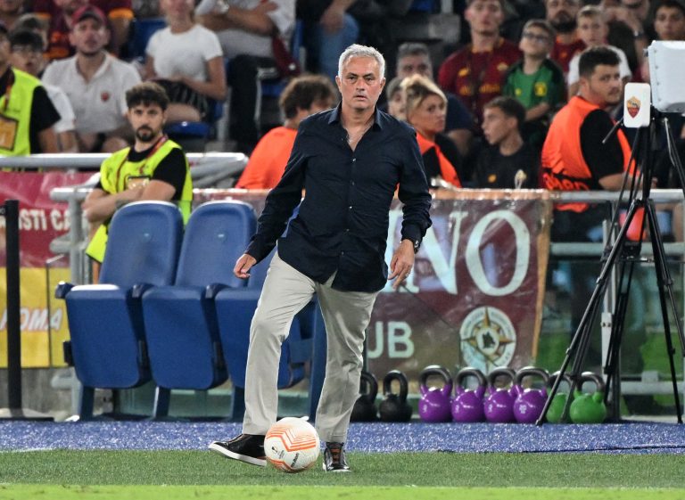 Jose-Mourinho-on-the-sidelines-for-AS-Roma
