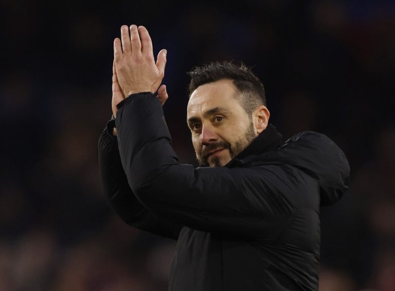 Brighton boss Roberto De Zerbi applauds Brighton fans