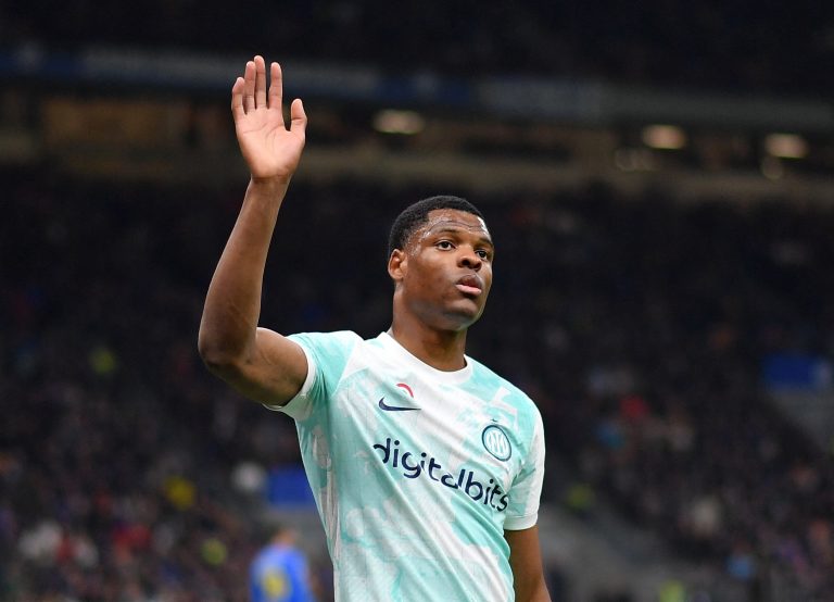 Manchester United still eyeing Denzel Dumfries move