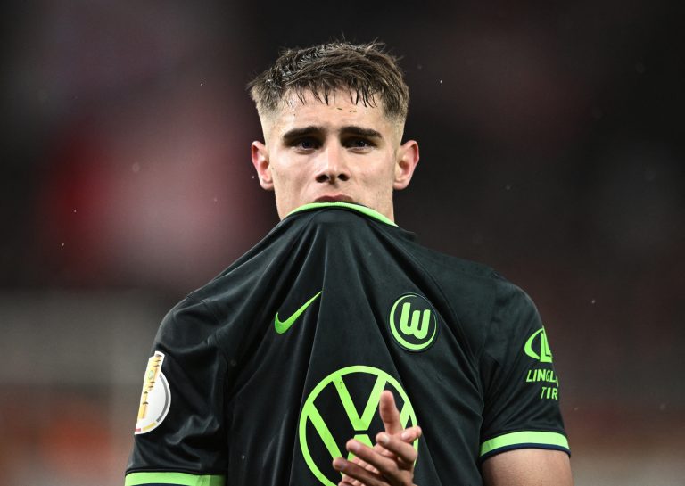 VfL Wolfsburg's Micky van de Ven