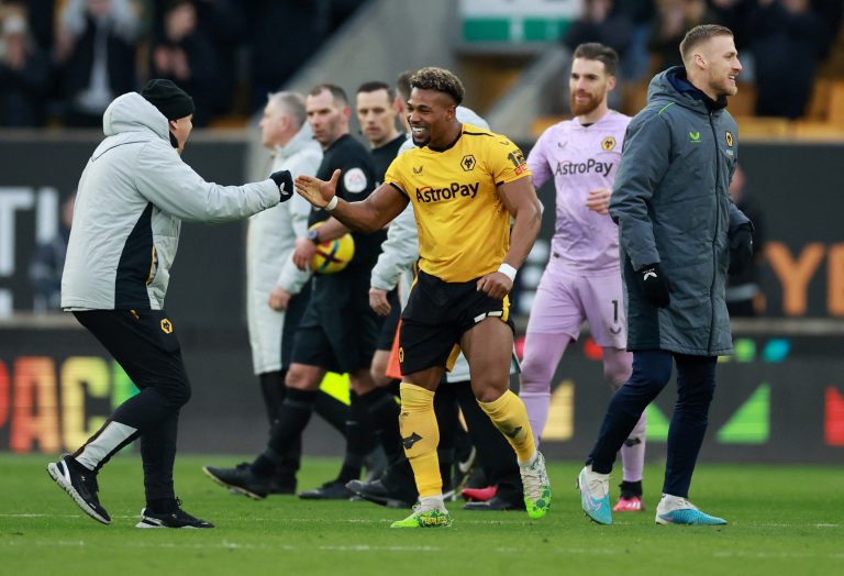 Adama-Traore-celebrating-for-Wolves