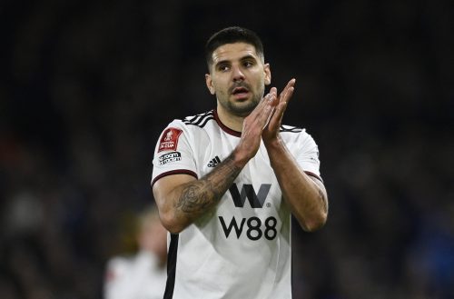 Aleksandar-Mitrovic-applauds-the-Fulham-fans