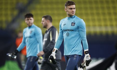 Bart-Verbruggen-during-a-warm-up-for-Anderlecht
