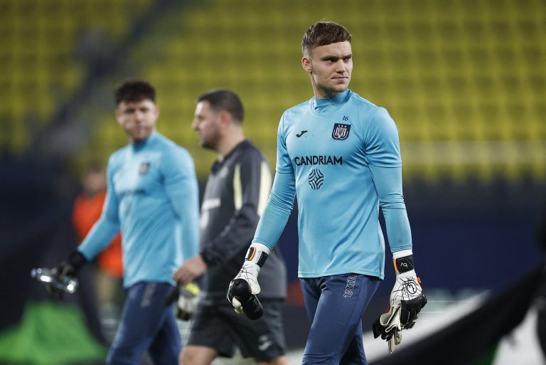 Bart-Verbruggen-during-a-warm-up-for-Anderlecht