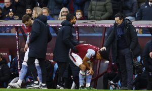 Aston Villa manager Unai Emery with Boubacar Kamara