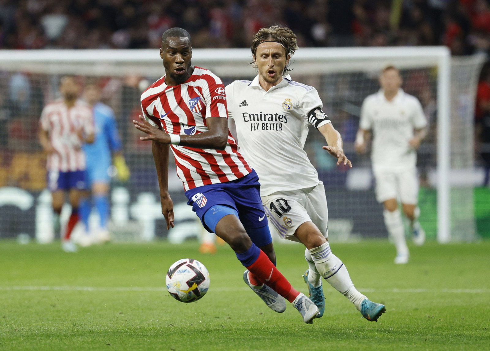 Geoffrey-Kondogbia-in-action-for-Atletico-Madrid