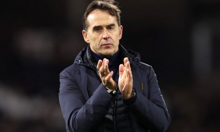 Julen-Lopetegui-applauds-Wolves-fans