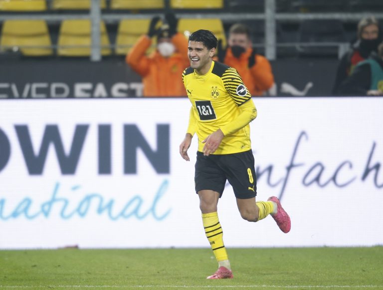 Mahmoud-Dahoud-celebrates-scoring-for-Borussia-Dortmund