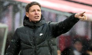 Eintracht Frankfurt boss Oliver Glasner directs his squad