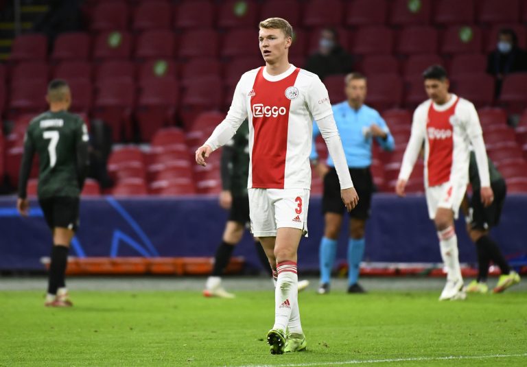 Perr-Schuurs-after-the-game-for-Ajax