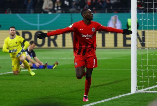 Randal-Kolo-Muani-celebrates-scoring-for-Eintracht-Frankfurt