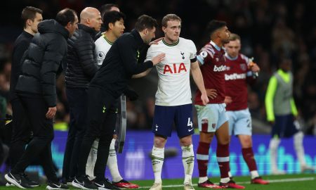 Tottenham assistant coach Ryan Mason instructs Oliver Skipp