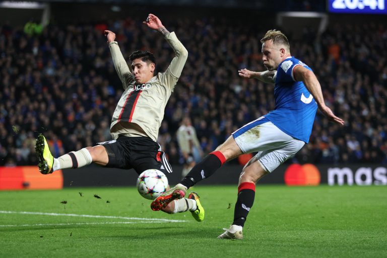 Scott-Arfield-in-action-for-Rangers