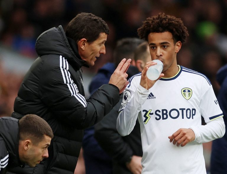 Leeds United manager Javi Gracia talks to Tyler Adams