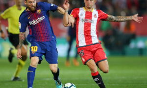 Lionel Messi against his hardest opponent. (REUTERS/Albert Gea)