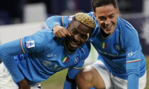 Victor Osimhen, Giacomo Raspadori. (REUTERS/Ciro De Luca)