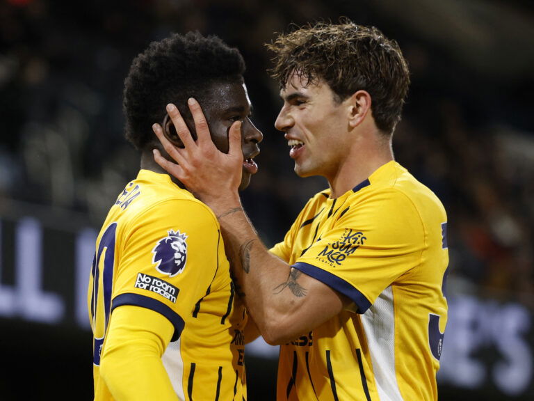 Carlos Baleba, Matt O'Riley (REUTERS/Peter Cziborra)