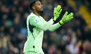 Goalkeeper in green shirt claps.