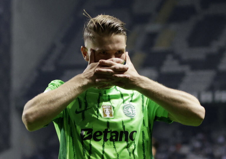 Arsenal jump ahead of Man United in race for 54 goal striker after meeting player’s agent